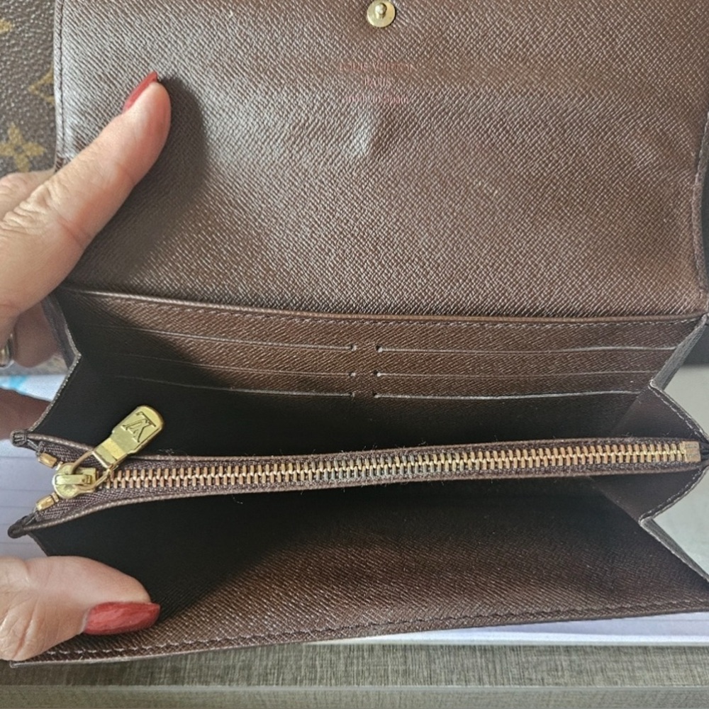 Louis Vuitton Damier Sarah Wallet - Picture 5 of 7